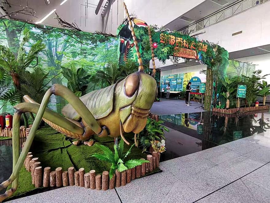 animatronic insects.jpeg