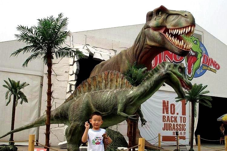 animatronic dinosaur exhibition