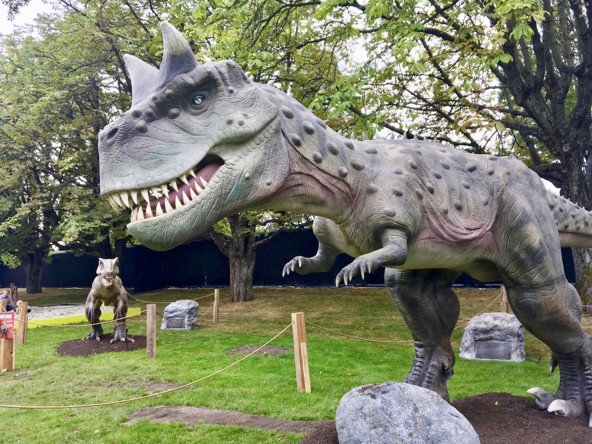 Animatronic dinosaur rental vs purchase 5 comparisons.jpg