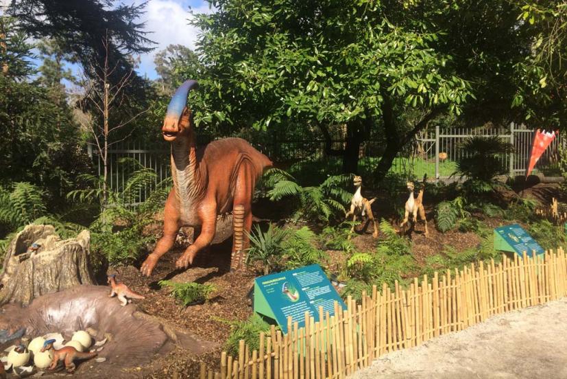 Dinosaur costume vs animatronic 5 differences.jpg