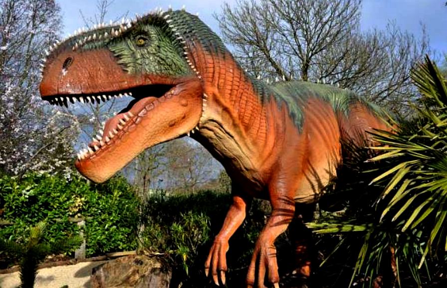 Animatronic dinosaur vs. Robotics 6 Key Technical Differences.jpg