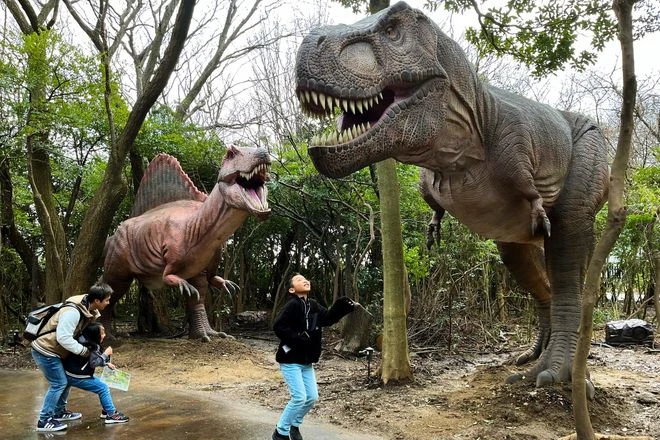 Themed Park Integration Animatronic Dinosaur 5 Placement Strategies.jpg